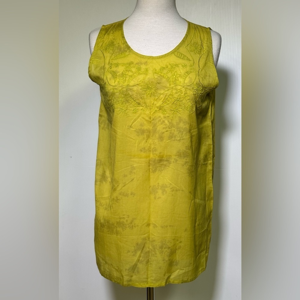 NWT Woman’s Jewel Style Top by Cream Soda